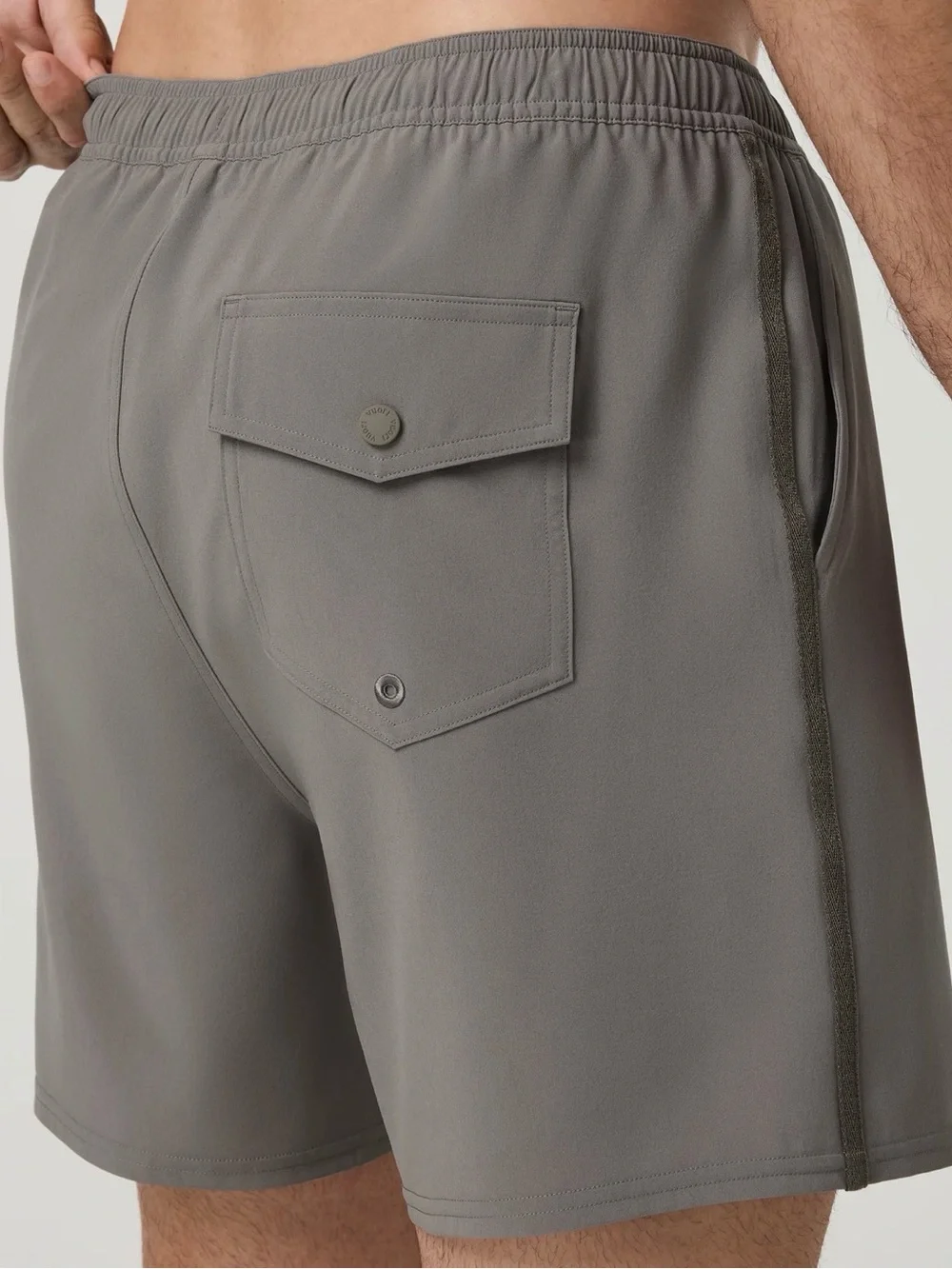 Vuori Men’s “Banks Resort” Short 7” Inseam w/ Brief Mesh Liner (M)